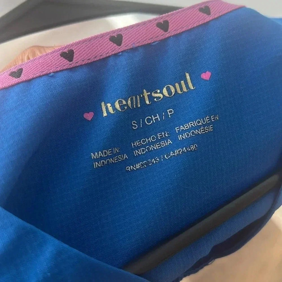 Heart soul Women’s royal blue scrub top size Small petite - Picture 3 of 3